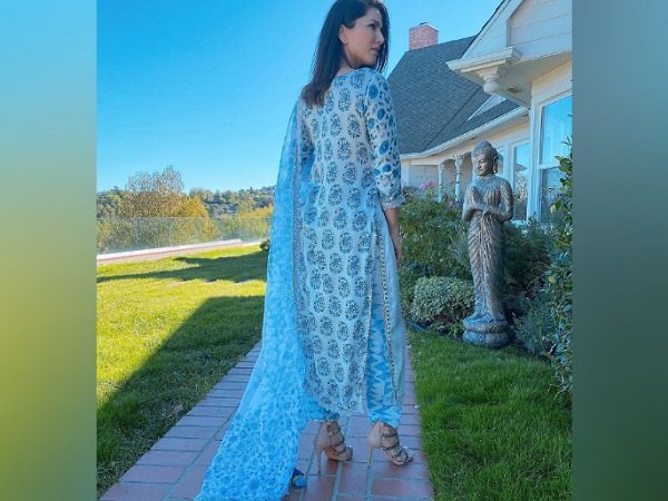 Sunny Leone’s Salwar Suit On Diwali