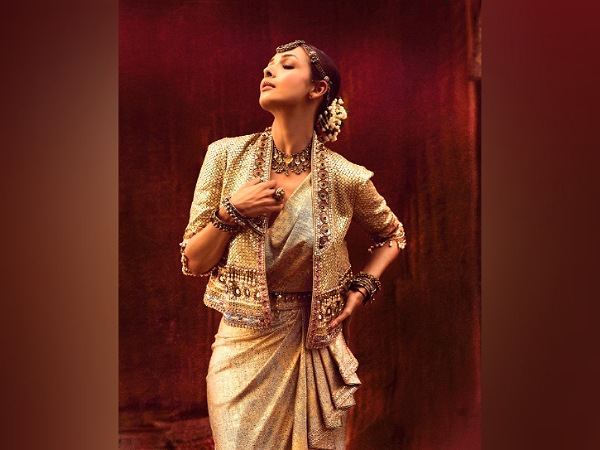 Malaika Arora In Golden Concept Saree