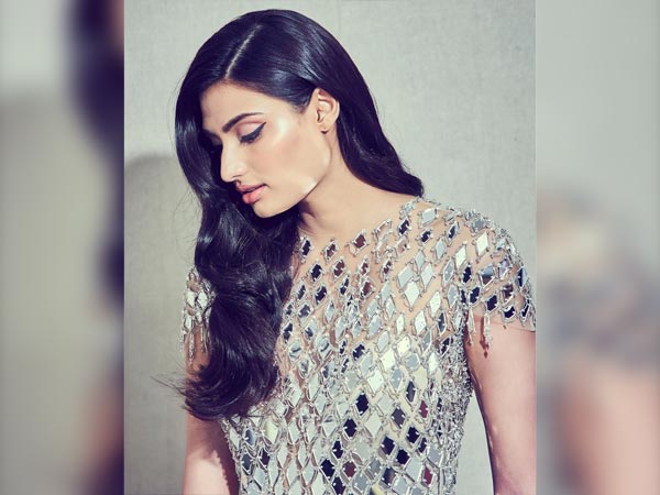 Athiya Shetty’s Glamorous Look