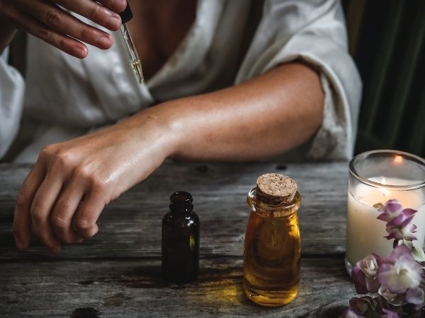 How To Use Vetiver Essential Oil