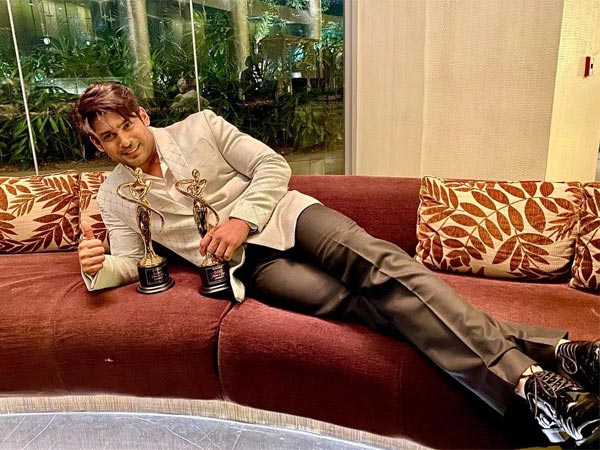 Sidharth Shukla In A Black And White Attire