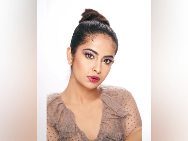 Avika Gor’s Glossy Make-up Look