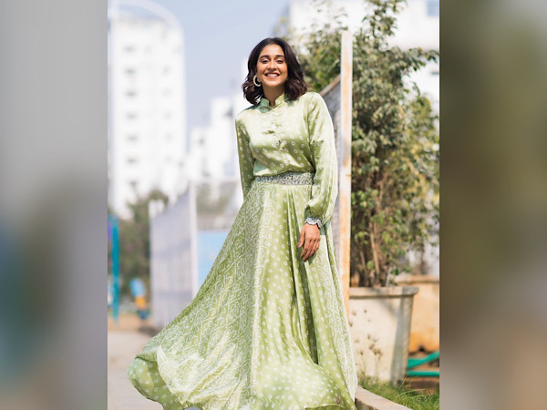 Regina Cassandra’s Green And Pink Outfit
