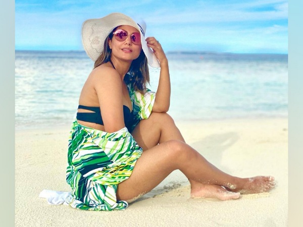 Hina Khan’s Beach-Perfect Look