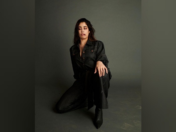 Janhvi Kapoor In An All Black Attire