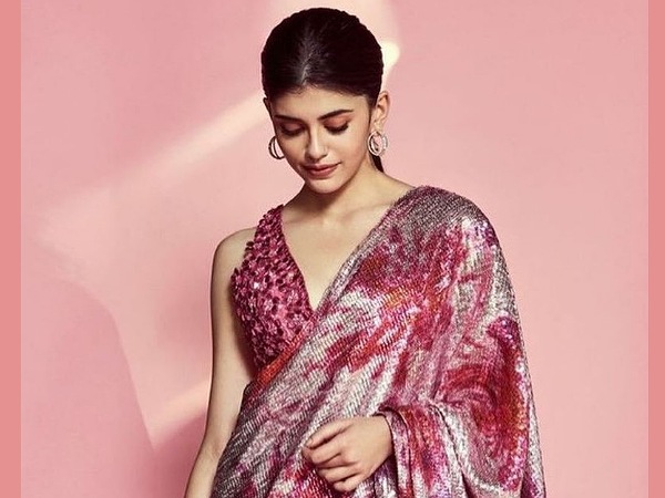 Sanjana Sanghi’s Glam Makeup Look