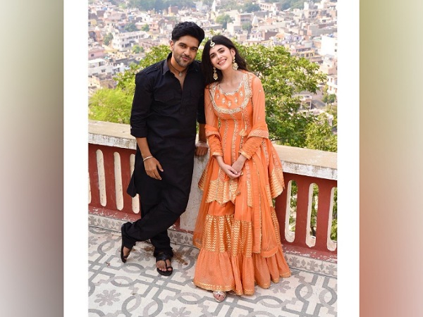 Sanjana Sanghi’s Orange Ethnic Ensemble From Mehendi Wale Haath Song Sanjana Sanghi’s Orange Ethnic Ensemble From Mehendi Wale Haath Song