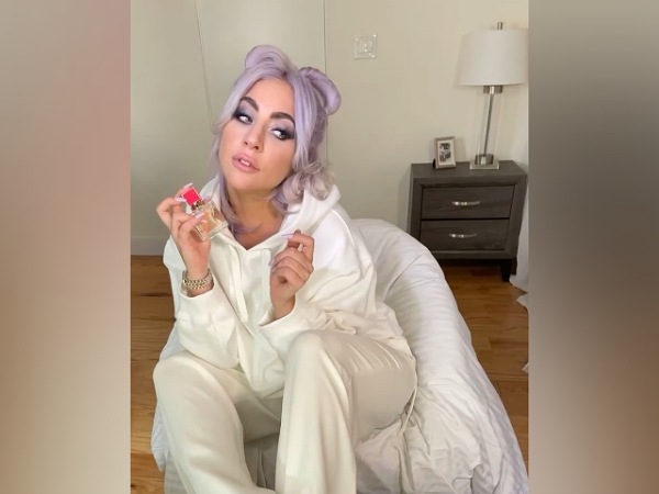 Lady Gaga’s Purple Hair And Makeup Look
