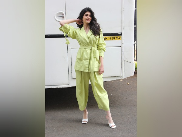 Sanjana Sanghi In Lime-Green Pant Suit