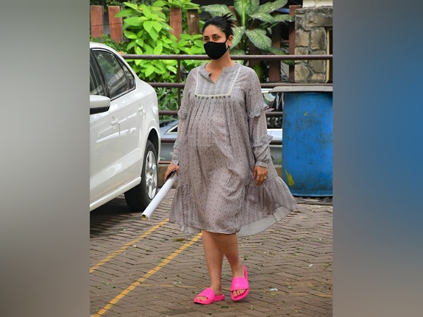 Kareena Kapoor Khan In A Grey Printed Dress