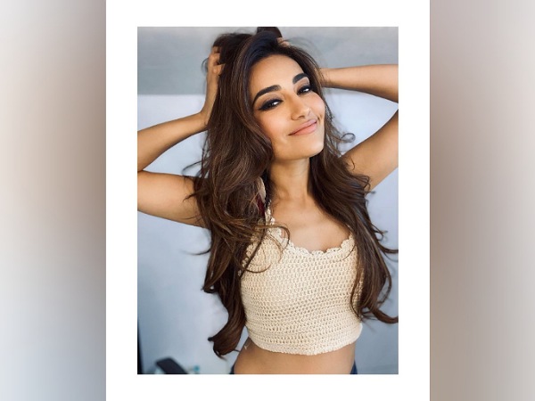 Surbhi Jyoti’s Makeup Look On Instagram