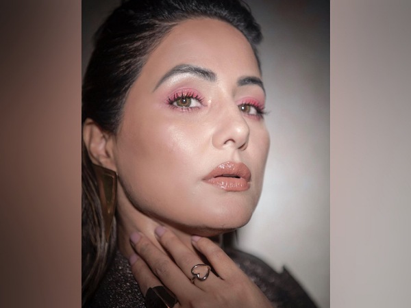 Hina Khan’s Bright Pink Eye Makeup Look Hina Khan’s Bright Pink Eye Makeup Look