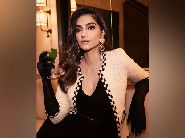 Sonam Kapoor Ahuja’s Black Velvet Dress