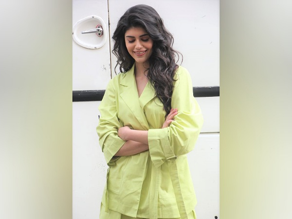 Sanjana Sanghi In Lime-Green Pant Suit