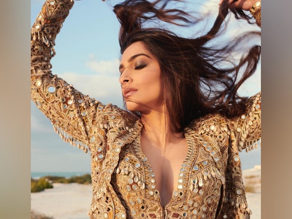 Sonam Kapoor’s Soft Glam Make-up Look