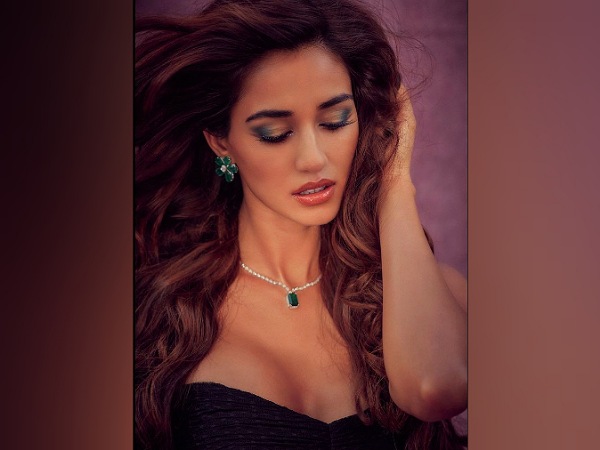 Disha Patani’s Dual Tone Eyeshadow Look