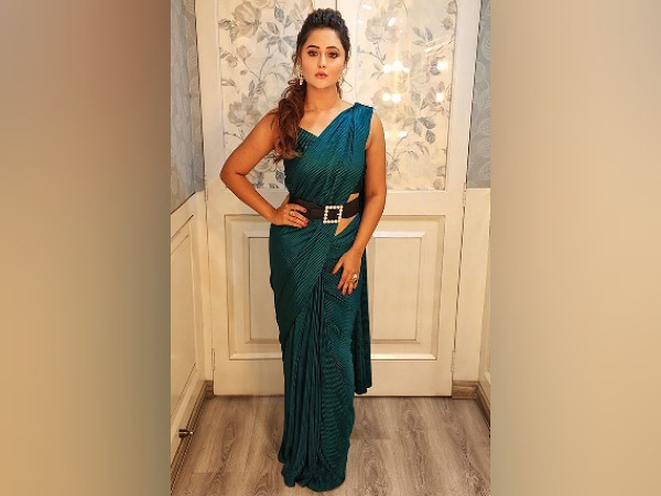 Rashami Desai In A Green Belted Saree