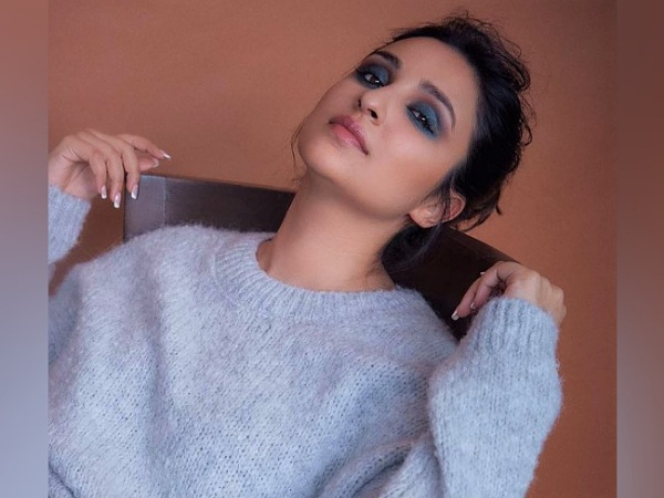 Parineeti Chopras Blue Smokey Eyes