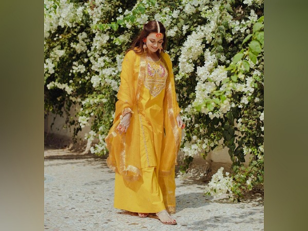 Dia Mirza’s Suit From Mehendi Function Dia Mirza’s Suit From Mehendi Function