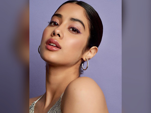 Janhvi Kapoor’s Shimmer Purple Eyeliner