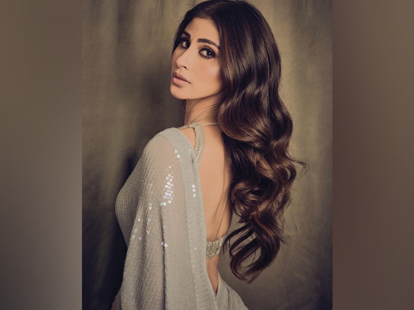Mouni Roy’s Glam Yet Subtle Makeup Look