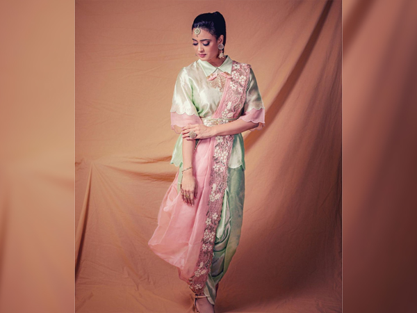 Shweta Tiwari In A Green And Pink Dhoti Saree