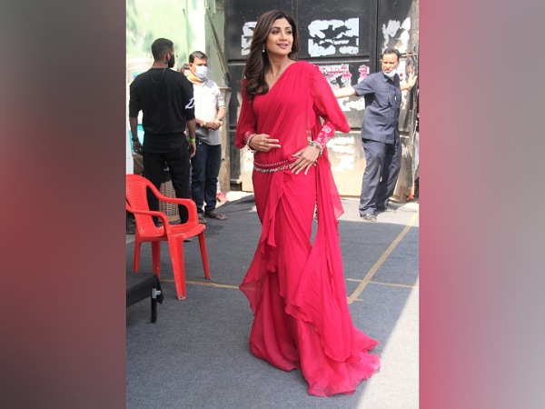 Shilpa Shetty In A Pink Ruffle Saree Shilpa Shetty In A Pink Ruffle Saree