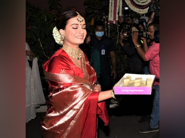 Dia Mirza’s Dewy Bridal Makeup Dia Mirza’s Dewy Bridal Makeup