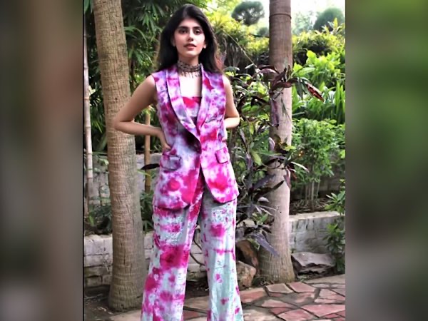 Sanjana Sanghi In Pink Printed Pants