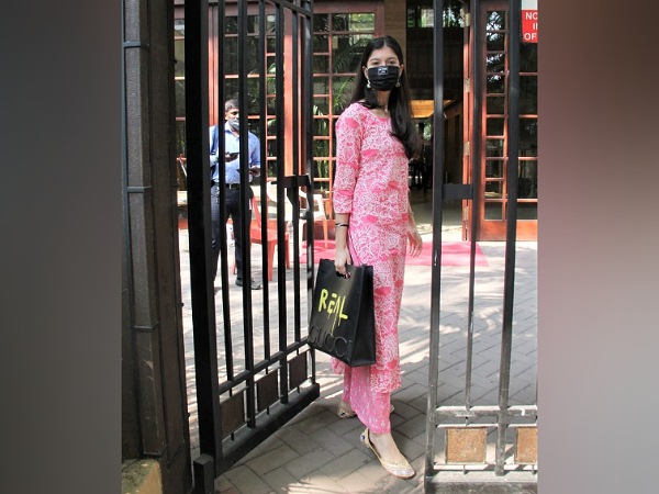 Shanaya Kapoor In A Printed Pink Kurti And Pants
