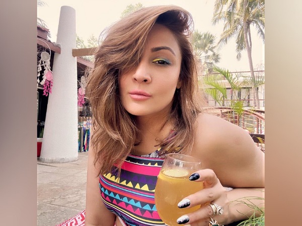 Urvashi Dholakia’s Blue And Yellow Liner