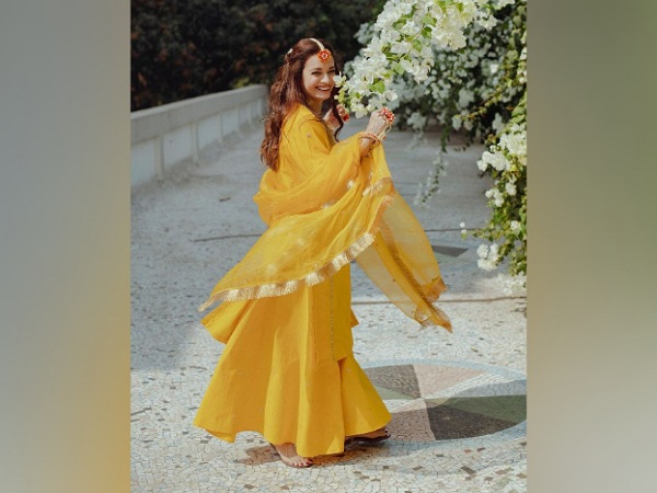 Dia Mirza’s Suit From Mehendi Function Dia Mirza’s Suit From Mehendi Function