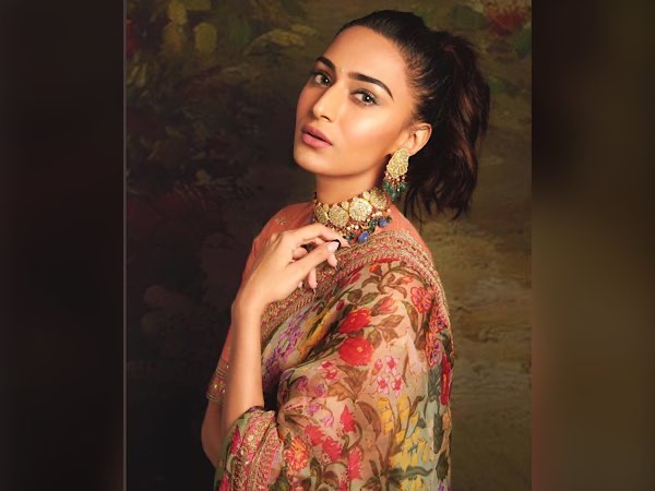 Erica Fernandes In A Floral Saree