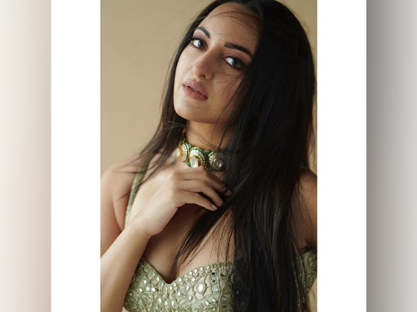 Sonakshi Sinha In A Green Skirt Set Sonakshi Sinha In A Green Skirt Set