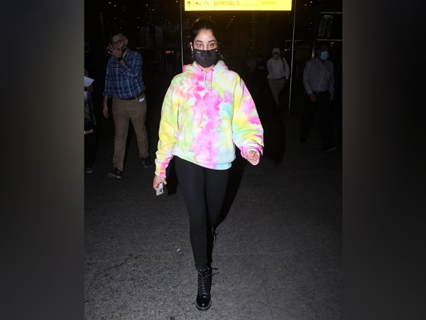 Janhvi Kapoor In A Multicolour Hoodie