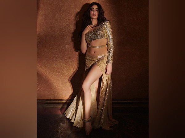 Janhvi Kapoor In Nadiyon Paar Song