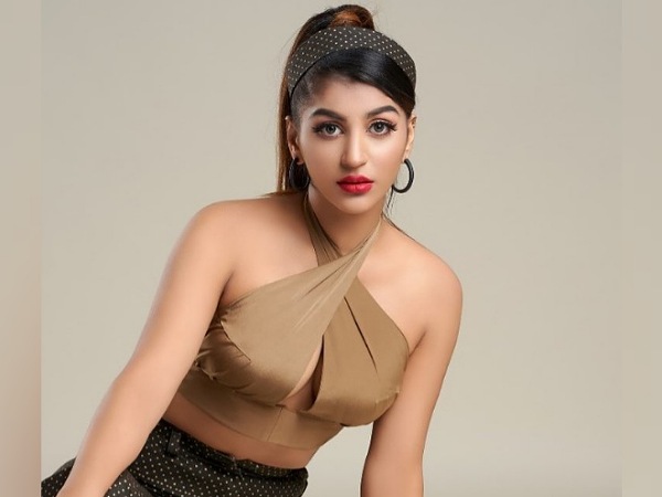 Yashika Aannands Ponytail And Headband