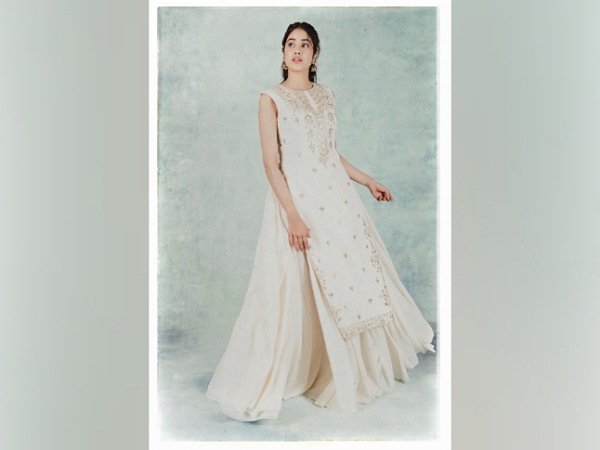 Janhvi Kapoor In A Simple Ivory Set