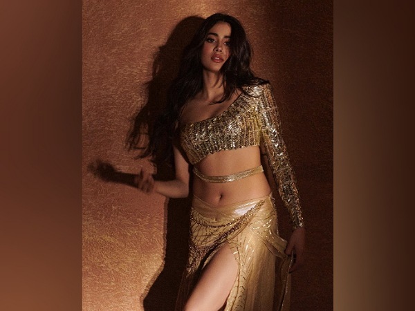 Janhvi Kapoor In Nadiyon Paar Song