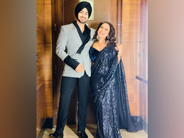 Neha Kakkar & Rohanpreet Singh In Black