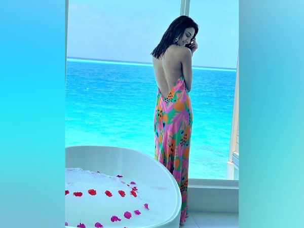 Erica Fernandes’ Pictures From Maldives In Backless Colourful Dresses