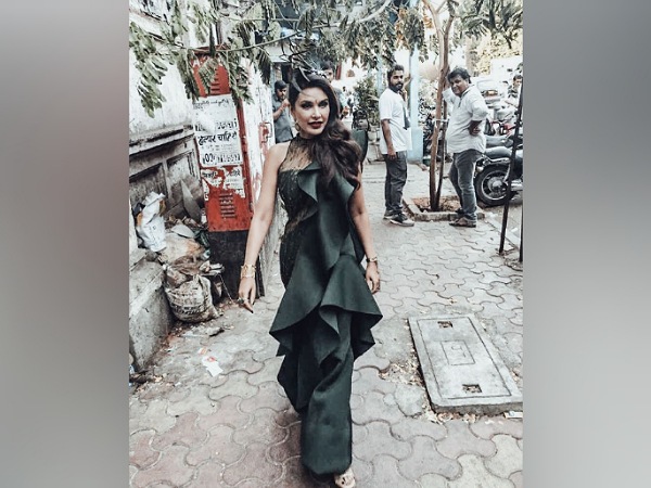 Lisa Ray’s Look In Green Layered Gown