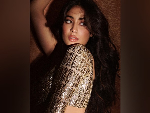 Janhvi Kapoor In Nadiyon Paar Song