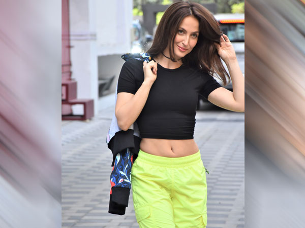Elli AvrRam Flaunts Style In Chic Outfit
