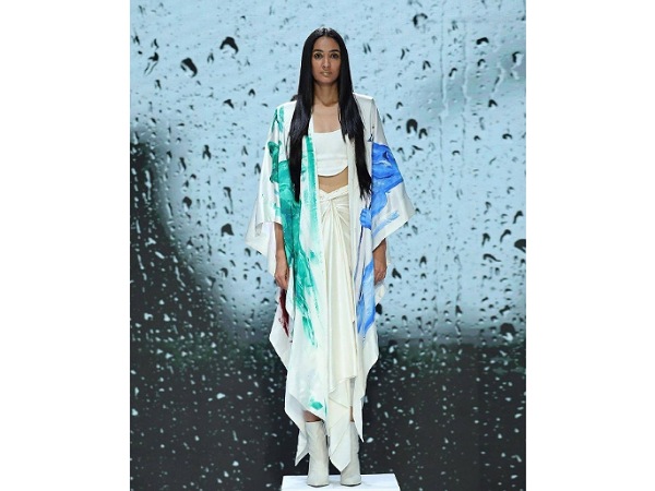 Anamika Khanna Outfits