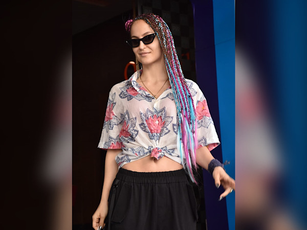 Elli AvrRam’s Unicorn Colour Box Braids Elli AvrRam’s Unicorn Colour Box Braids