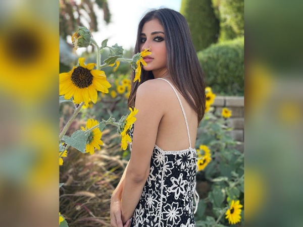 Mouni Roy Rocks Bold Smokey Eyes Makeup