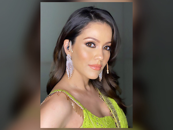 Waluscha De Sousa In A Lime-Green Saree