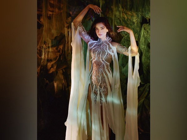 Sonam Kapoor In A Fascinating Dress