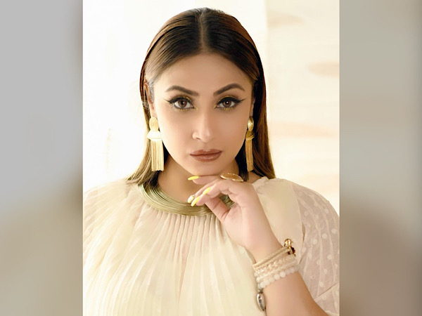 Urvashi Dholakia’s Eyeliner And Nails